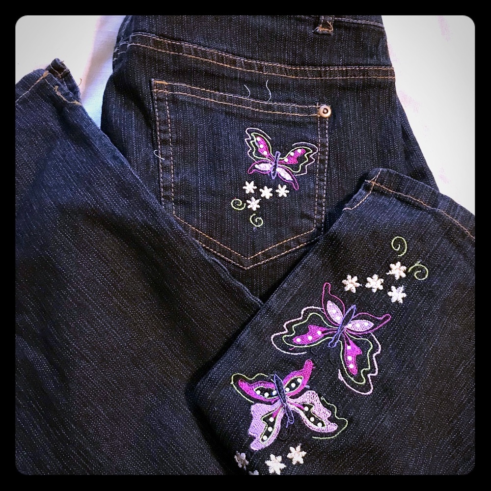 Embroidered Capris